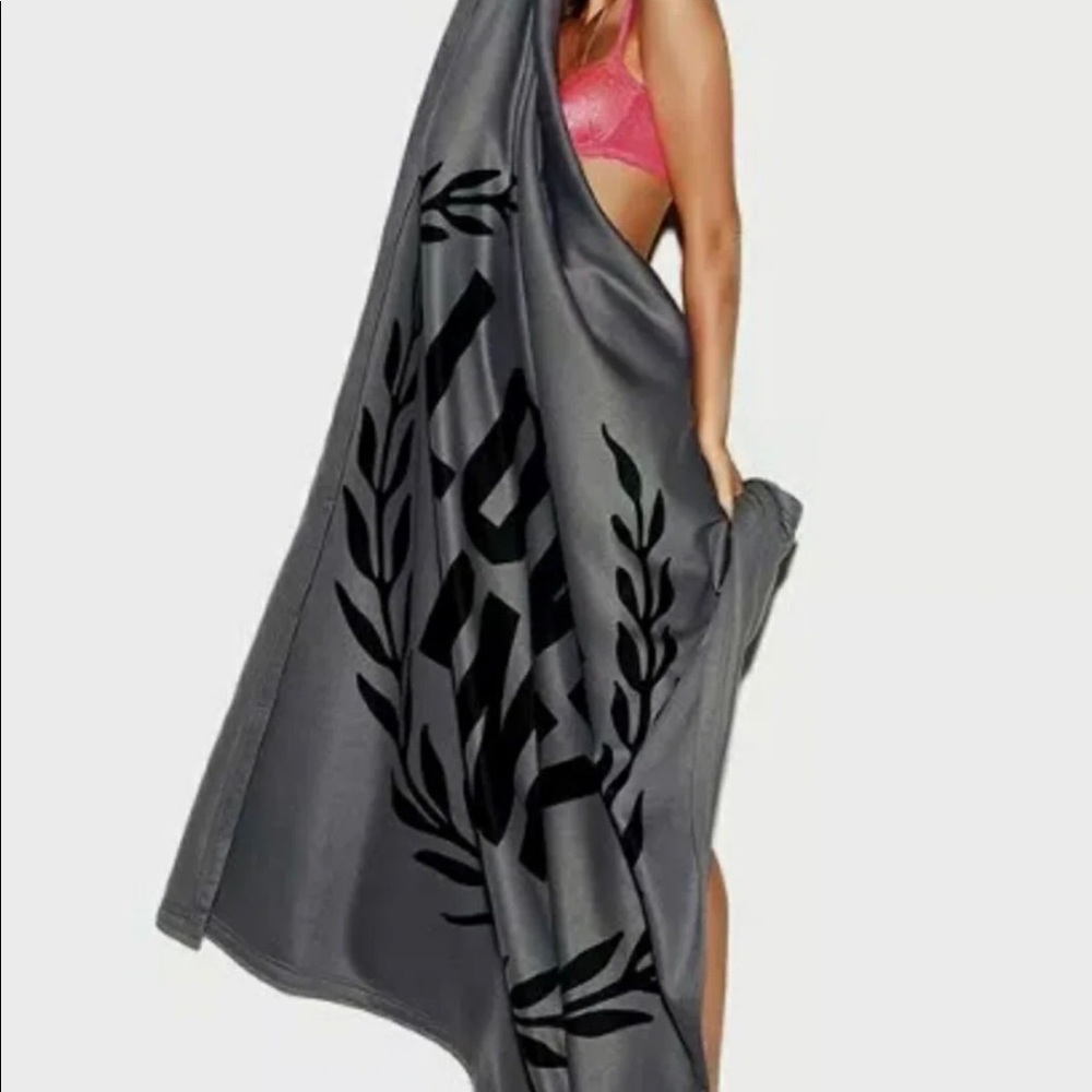 VS PINK Rare Vintage Stadium Blanket NEW IN BAG